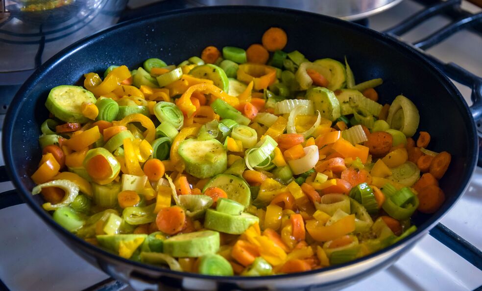 Cooked vegetables are a healthy and fiber-rich food. 