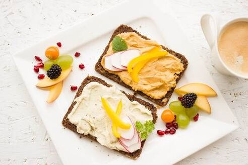 sandwiches and fruits on the keto diet